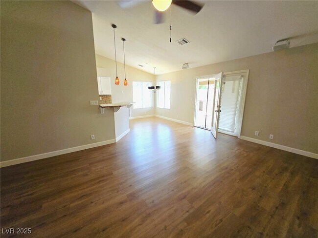 Building Photo - 925 Chaps Cir