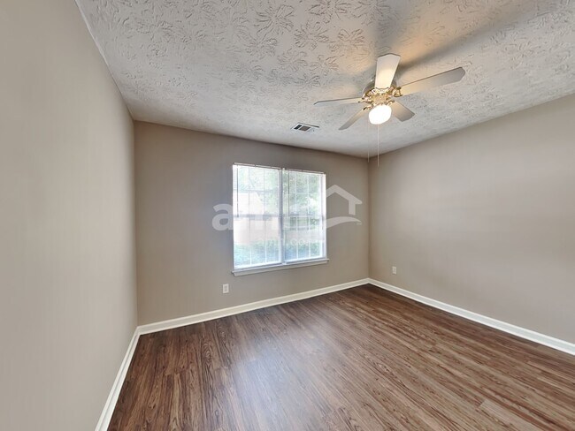 Building Photo - 1300 Wilkes Crest Dr