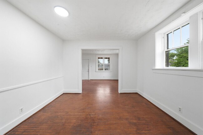 Building Photo - 1211 Emily St