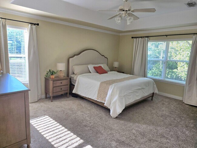 Building Photo - 2804 S Shepherds Glen