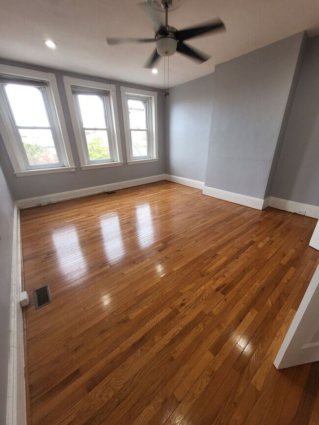 Building Photo - 2619 St Paul St