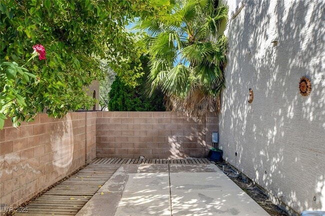 Building Photo - 1904 Verbania Dr