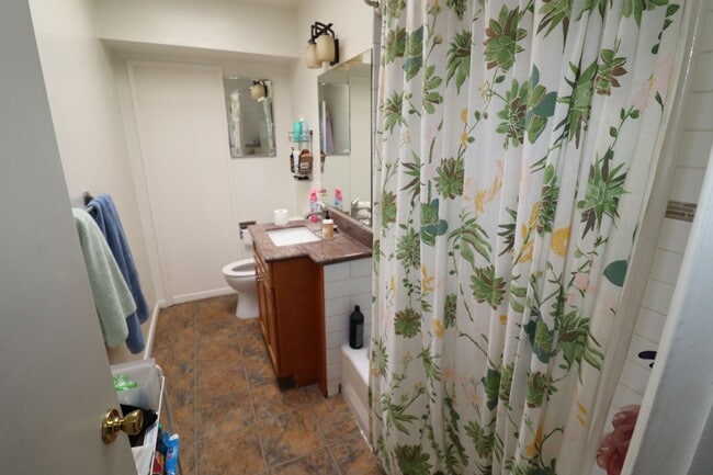 Building Photo - 1054 N Grand St