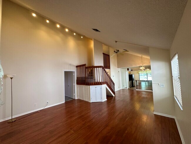 Building Photo - 80 Tara Lakes Dr W