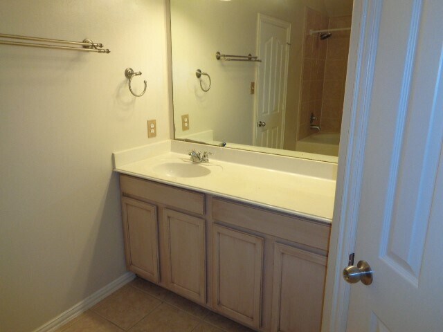 Building Photo - 32510 Decker Oaks Dr