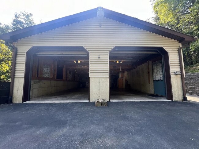 Building Photo - 135 Mills Rd