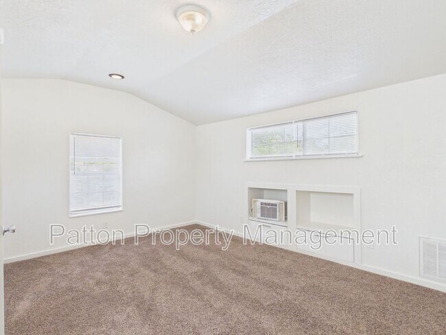 Building Photo - 701 Sunset Terrace