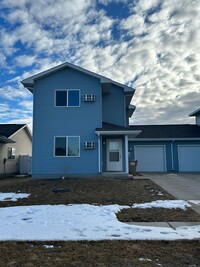 Building Photo - 3 Bedroom Townhome!