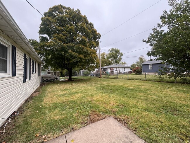 Building Photo - 1010 Larkin Dr