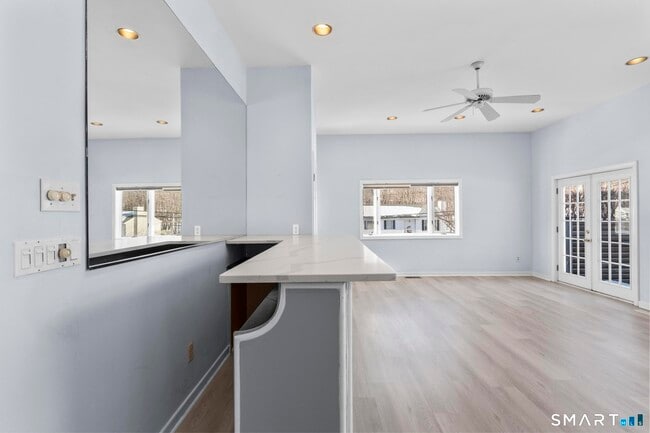 Building Photo - 338 Kenwood Ave