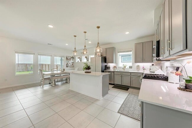 Building Photo - 411 Ravens Crst Dr
