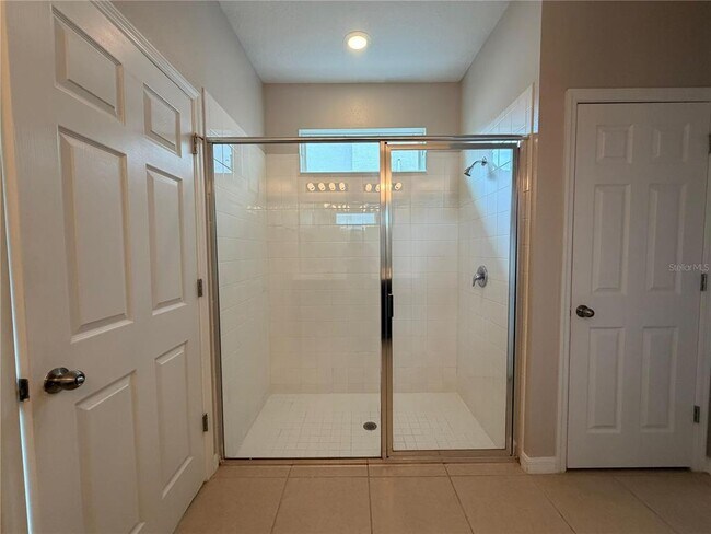 Building Photo - 8125 Graycliff Ave