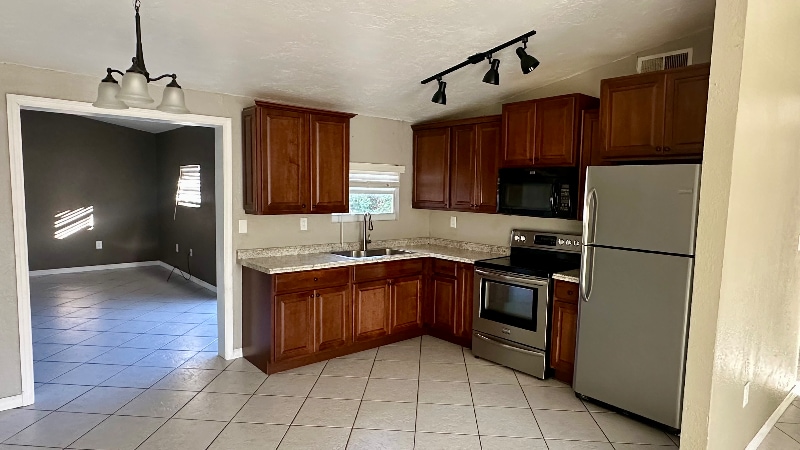 Building Photo - 1218 Sultana St