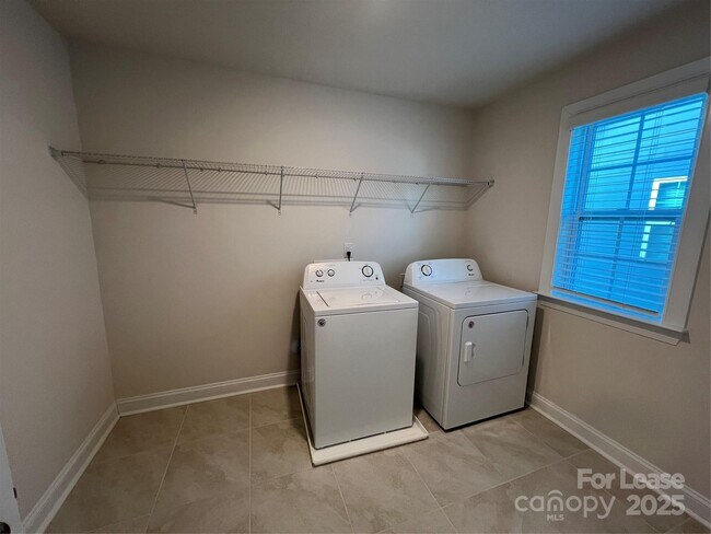 Building Photo - 196 Longleaf Dr