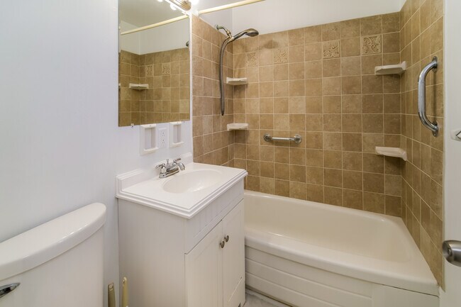 Building Photo - 211 Andora Dr