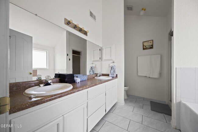 Building Photo - 14148 Patriot Point Dr