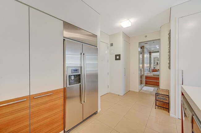 Building Photo - Veer Towers 2010E- Stunning Strip/City Views from this 1bd/1ba, Fully Furnished Residence