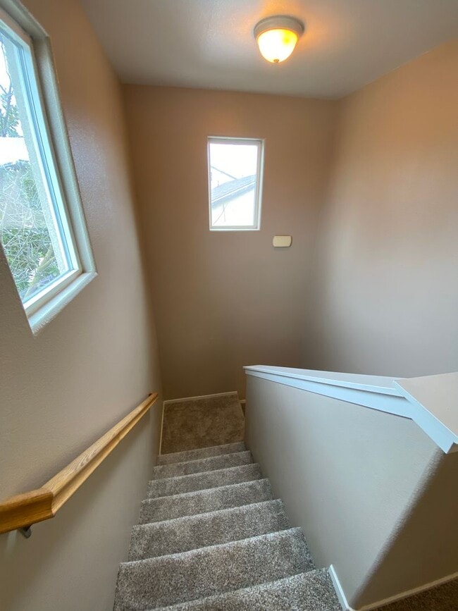 Building Photo - Spacious Two Story Home in SW Visalia comi...
