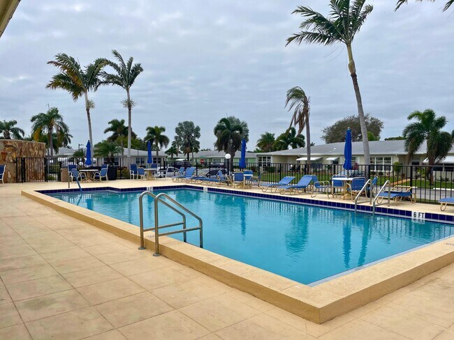 Building Photo - 3301 Loren Rd