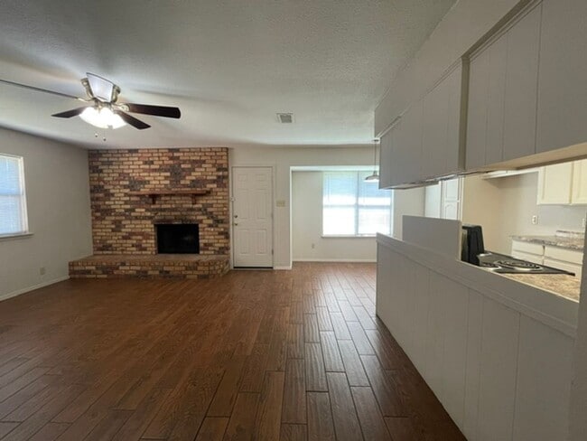 Building Photo - 7536 Meadowlark Ln N