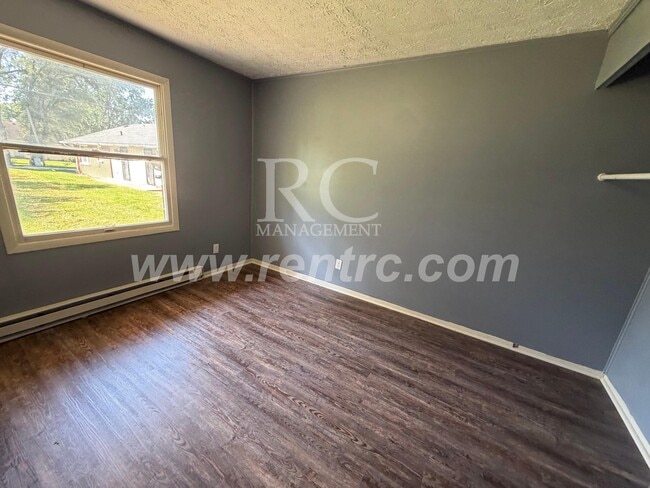Building Photo - 619-1 Elm-W