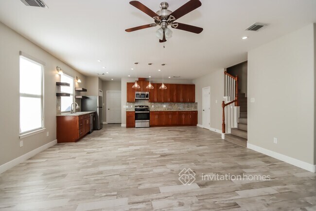 Building Photo - 321 Springwood Dr
