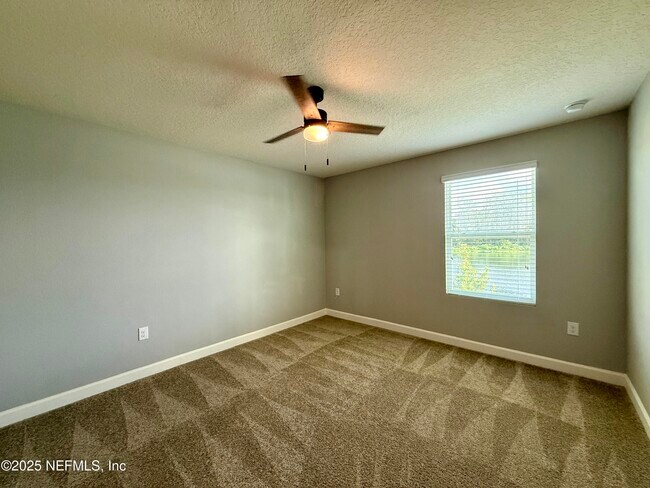 Building Photo - 2200 Pebble Point Dr