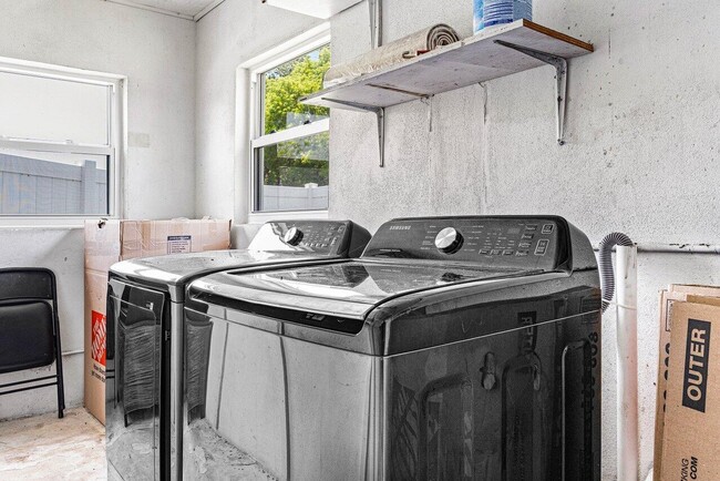 Building Photo - 123 NW 6th Ave