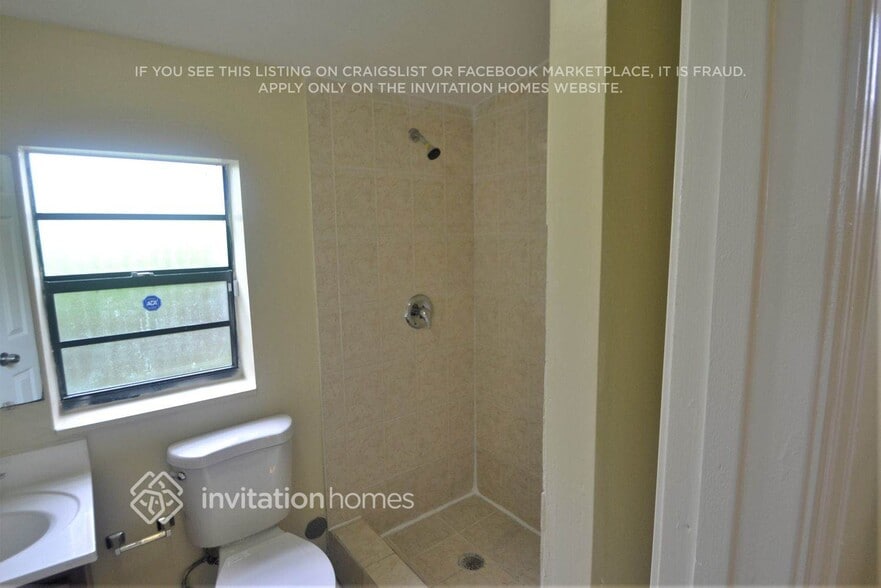 Building Photo - 3101 SW 37th Terrace