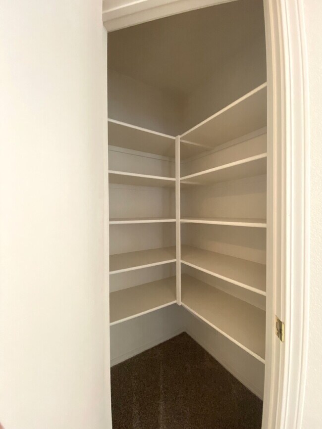 Building Photo - GATED COMMUNITY - 3 Bedroom w/Loft