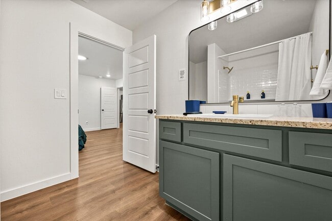 Building Photo - 2503 Langford Ave