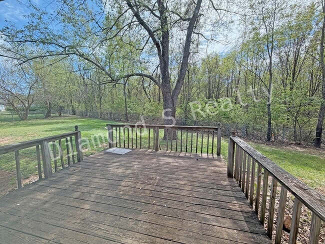 Building Photo - Cute and Clean 3-Bedroom Home Available in Southwest Spfd