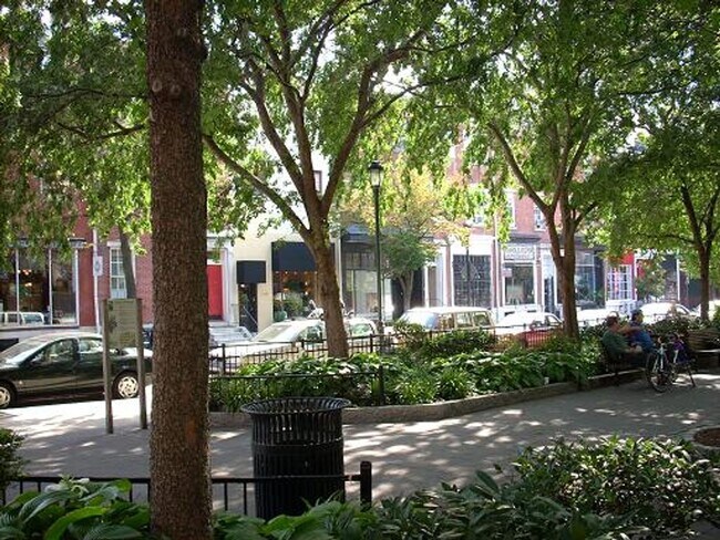 Building Photo - 1108 Pine St