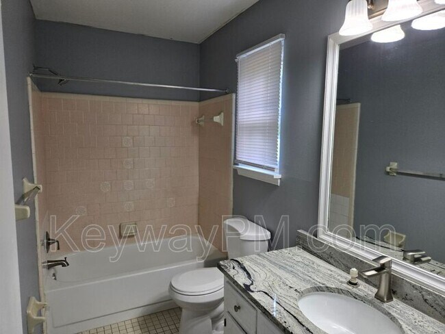 Building Photo - 2600 Carrington Dr