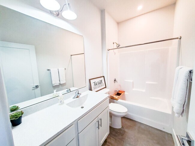 Building Photo - Dahlman Flats - 1 BR, Tall Ceilings, Exposed Brick!