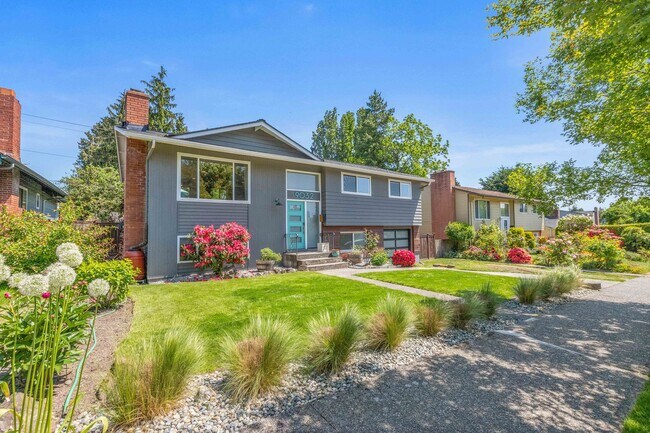 Building Photo - 3Bd/2.25Ba Seattle House