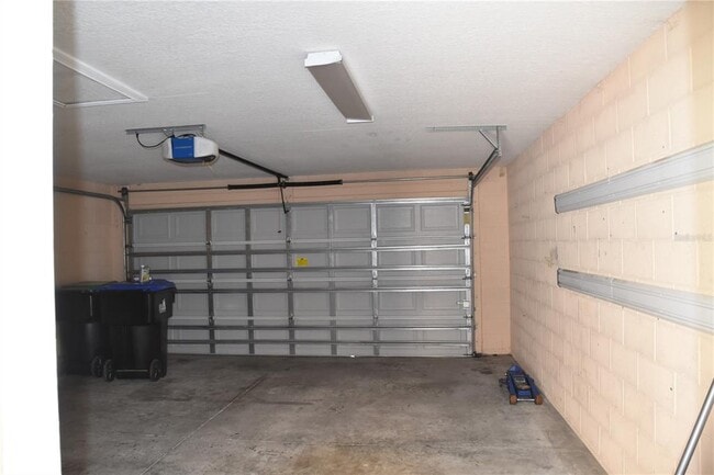 Building Photo - 12964 Emersondale Ave