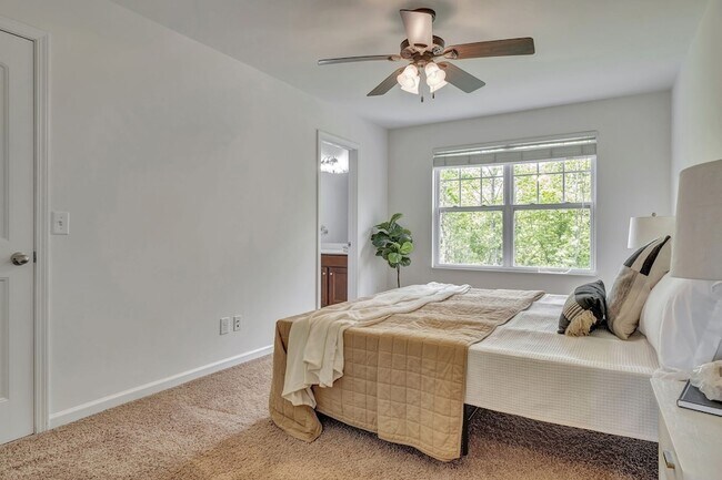 Building Photo - 282 Killian Way