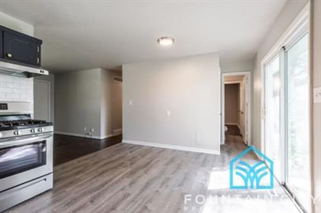 Building Photo - 405 Hooke Ave
