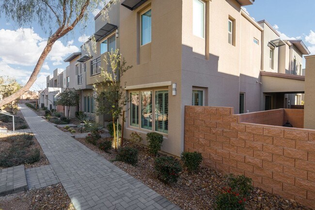 Building Photo - Luxury Summerlin/Affinity townhome