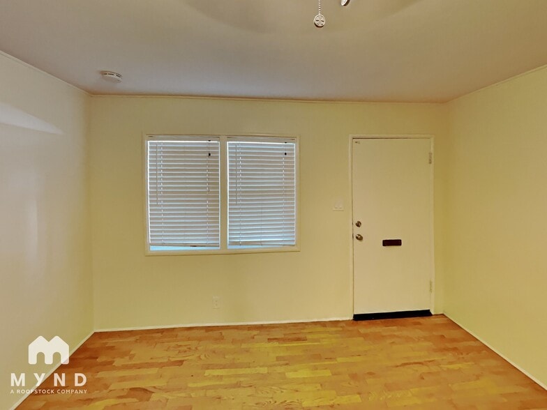 Building Photo - 14 Garrison Dr