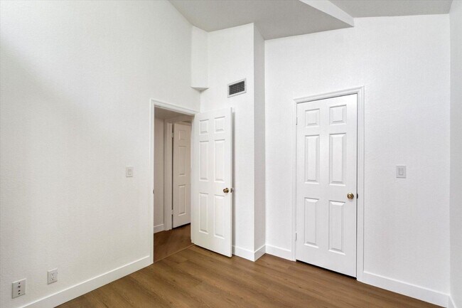 Building Photo - 10301 N 70th St
