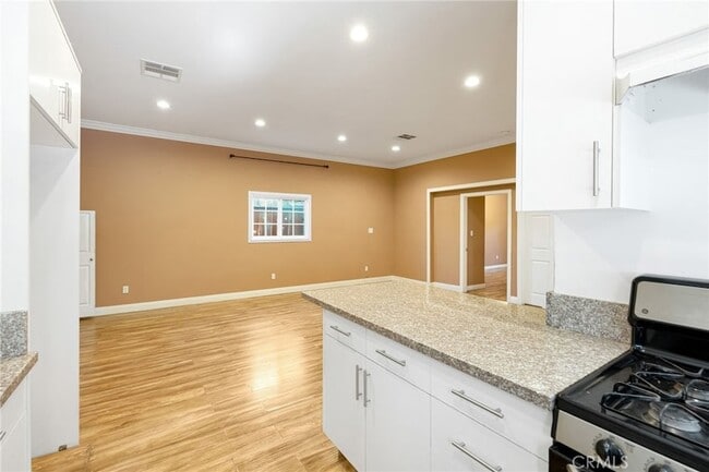 Building Photo - 15549 Ludlow St