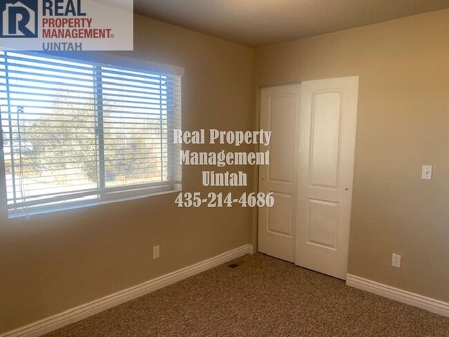 Building Photo - 3 Bed 2.5 bath Townhome