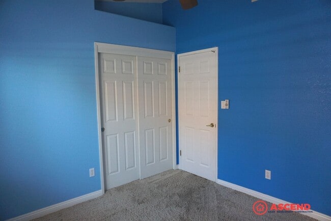 Building Photo - 3 Bedroom Home Near White Ln. & Gosford!