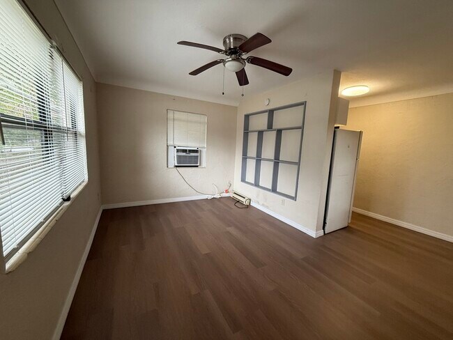 Building Photo - 1020 Queen St N