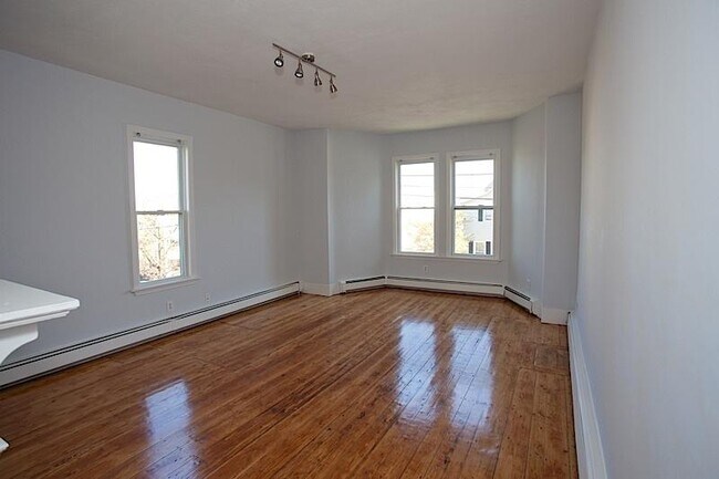 Building Photo - 3.0 bedroom in Somerville Massachusetts 02143