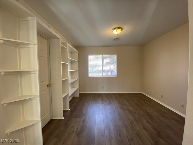 Building Photo - 9312 Angelfish Dr