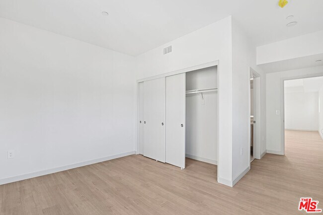 Building Photo - 2521 S Orange Dr