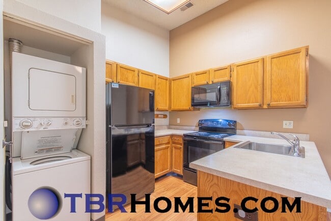 Building Photo - 920 S Dawson Way